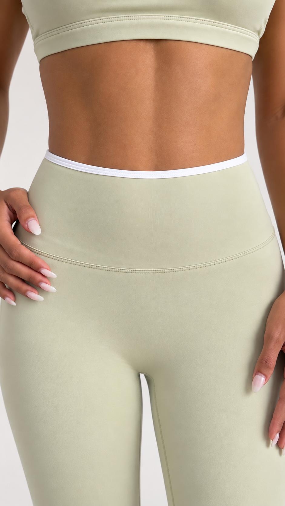 Form High-Waist Leggings in Light Pistachio Cream — image 3
